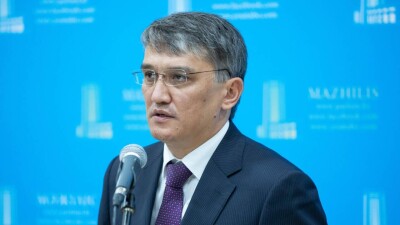 "Никуда не хожу". Замгенпрокурора рассказал, на что тратит зарплату в 1 млн тенге