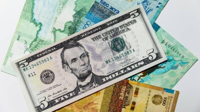 Тенге отыгрывает падение к доллару: справляется сам или благодаря Нацбанку?