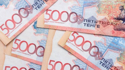 Нацбанк установил срок использования старых купюр номиналом 5000 тенге