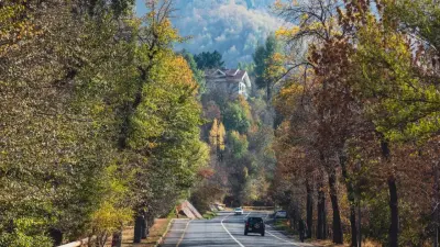 "Отдаём на растерзание". Резка гор под коттеджи продолжается в Алматы вопреки закону, заявил депутат