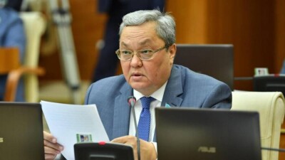 Экс-депутат Мухтар Ерман стал секретарём ЦИК