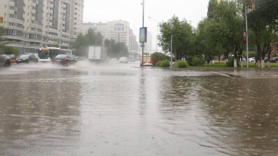 Улицы и здания затопило в Нур-Султане после ливня