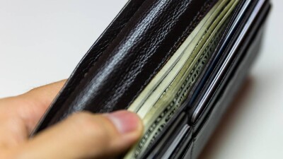 160 тысяч долларов нашли в багаже у пассажира в аэропорту Астаны