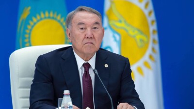 "Для ускорения процесса". Почему исключение норм о Елбасы из УК внесли в закон о незаконно выведенных активах