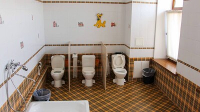 Конкурс на фото худшего школьного туалета объявили в Казахстане