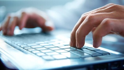 В соцсетях мошенники распространили рекламу с фейковым интервью премьер-министра Смаилова