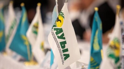 "Ведут себя как политические карлики". Партия Жигули Дайрабаева ответила на неудачную шутку Ертысбаева