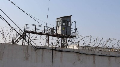 Полицейский в ВКО приказывал заключённым пытать друг друга и снимать процесс на видео