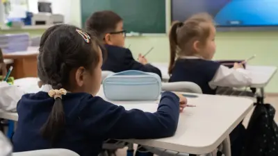 В школах Астаны пока не планируют вводить дистанционку, но ношение масок могут сделать обязательным