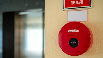 Почти 400 учеников эвакуировали из-за пожара в школе Семея