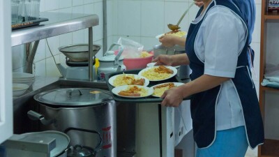 Массовое отравление школьников в Мангистау: пробы еды из столовой отправили на экспертизу