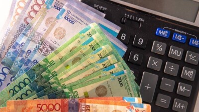 Операторы интернет-платформ будут отчислять за таксистов и курьеров 1% от дохода на соцпакет