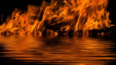 Дачники Петропавловска смогли поджечь воду из колодца