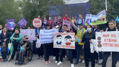 "Аким тоже человек, но он будто забыл об этом". Как прошёл митинг против массовой застройки в столице