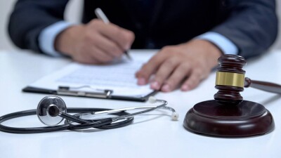 Пациенту ампутировали ногу по вине врача: хирург избежал реального срока в ЗКО