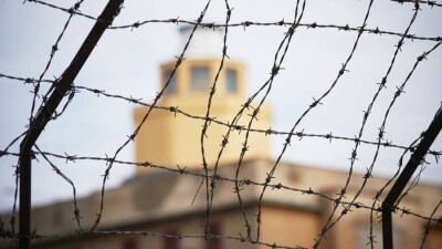 Сенатор предложил содержать осуждённых радикалов в отдельных камерах