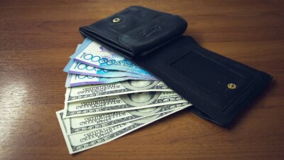 Должник по алиментам делал ставки на 45 млн тенге в Мангистау