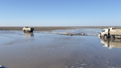 Участок трассы затопило паводковыми водами в Абайской области