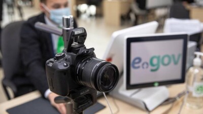 Пять раз нужно будет подтверждать свою личность через фото во время экзамена на права