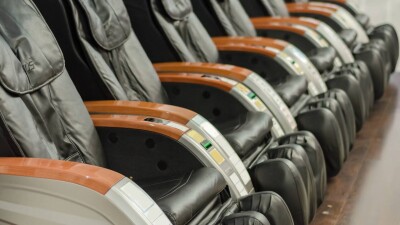 Обман года: как выглядят массажные "смарт-кресла", которые казахстанцы сотнями возвращают продавцу