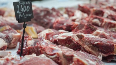 Мясо погибшего при паводках скота может появиться в продаже: в Минсельхозе ответили на слухи
