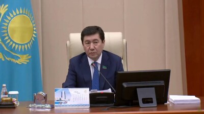Новый спикер мажилиса обратился к депутатам