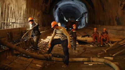 Спецвыплата до пенсии для занятых во вредных условиях: закон направили на подпись Токаеву