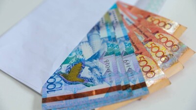 Замглавы таможенного поста Астаны оштрафовали на 63 млн тенге за получение взятки