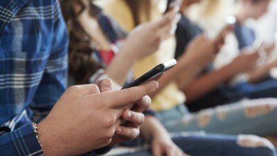 Запрет на использование смартфонов на уроках закрепят законодательно в Казахстане