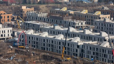 Президент поручил позаботиться о снижении цен на жильё для казахстанцев в приграничных районах