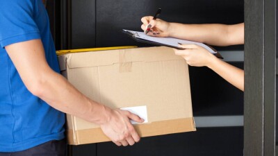 Третьи лица смогут получать посылки "Казпочты" за заказчиков с помощью SMS и QR-кода