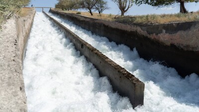 На ремонтируемой тепломагистрали в Экибастузе произошла авария: горожане увидели реку горячей воды