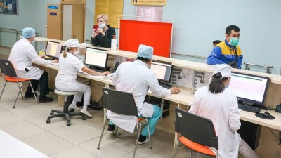 "Перевыполняют и думают, что это нормально". ФСМС не будет выделять клиникам деньги сверх лимита