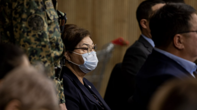 "От всего сердца говорю". Мать Куандыка Бишимбаева впервые взяла слово в суде