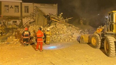 В Актау после взрыва в кафе из-под завалов достали ещё два газовых баллона