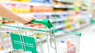 Прилавок с бесплатными продуктами для нуждающихся установили в Алматинской области