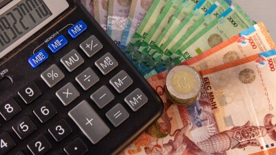 Жамаубаев: На финансирование партий Amanat, "Ак жол" и НПК выделяют 8 млрд тенге в год