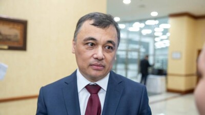 Министра информации Аскара Умарова отправили в отставку. Он возглавит СЦК