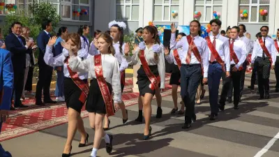 Дату последнего звонка перенесли в Казахстане