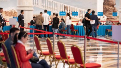 Как казахстанцы голосуют на референдуме за рубежом