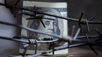 Повлияют ли санкции против Московской биржи на курс валют в Казахстане? Ответ главы Нацбанка