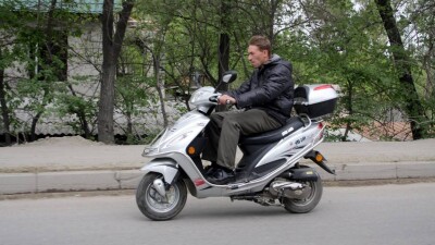 Новые требования к мопедам в Казахстане: Токаев подписал закон