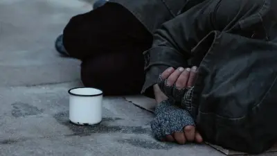 Почти 9 лет рабства: в Караганде осудили мужчину, заставлявшего попрошайничать инвалида и его жену