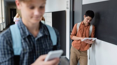 Альтернативу школьным чатам в WhatsApp вводят на платформе Kundelik