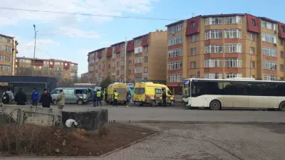 Микроавтобус врезался в остановку в Косшы, семеро детей госпитализированы