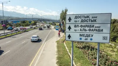 "По Аль-Фараби система поливает не газон, а дорогу". Аким Алматы дал поручения по недоработкам в городе