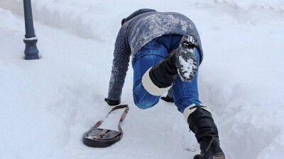 Гололёд в Астане: 300 человек за три дня обращались в больницы с травмами, полученными на улице