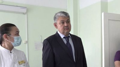 "Буду сюда приводить непослушных госслужащих": аким ВКО о состоянии райбольницы