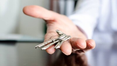 В Карагандинской области районный аким не смог выселить женщину из дома через суд