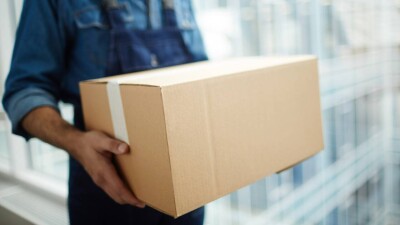 Растаможка посылок и получение заказов третьими лицами: закон о работе "Казпочты" одобрили в сенате